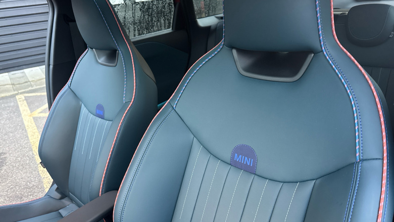 MINI Aceman 160kW SE Classic 54kWh 5dr Auto Electric Hatchback